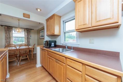 11601 Glamer Drive Parma OH 44130