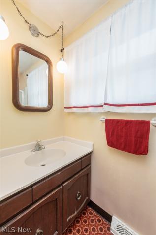 11601 Glamer Drive Parma OH 44130
