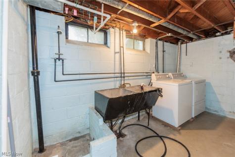 11601 Glamer Drive Parma OH 44130