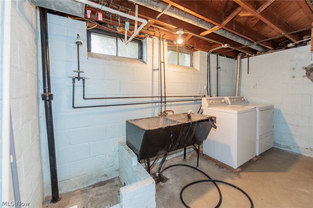 11601 Glamer Drive Parma OH 44130