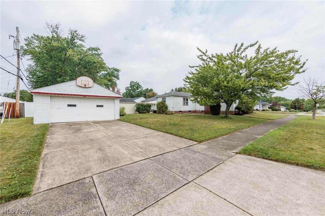 11601 Glamer Drive Parma OH 44130