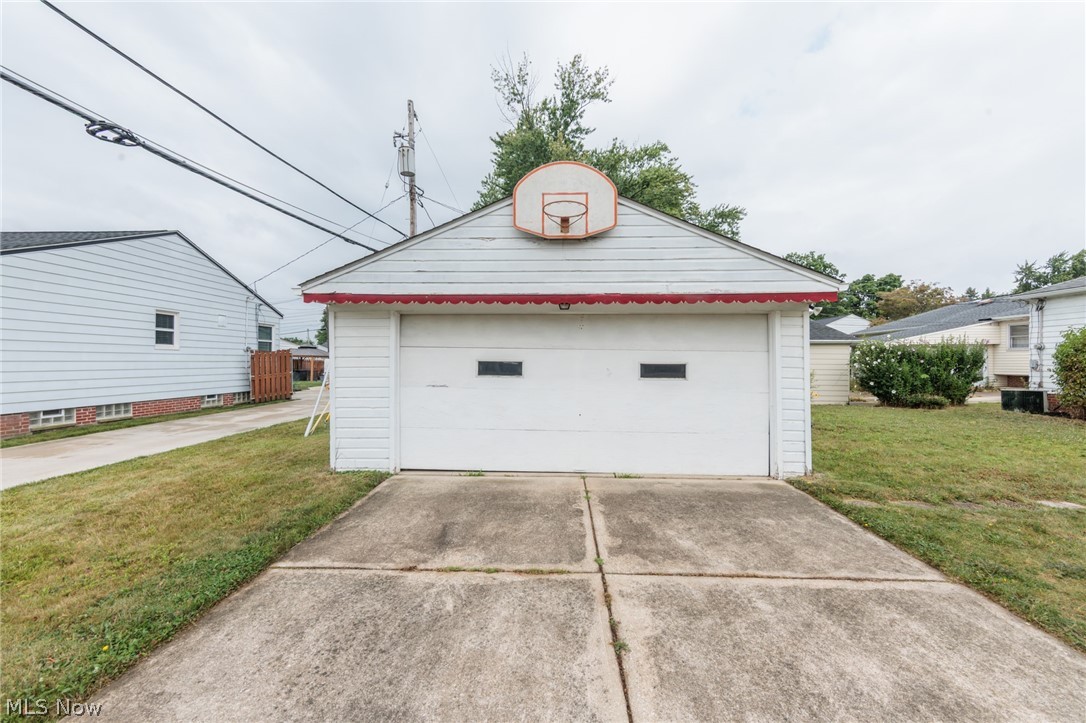 11601 Glamer Drive Parma OH 44130