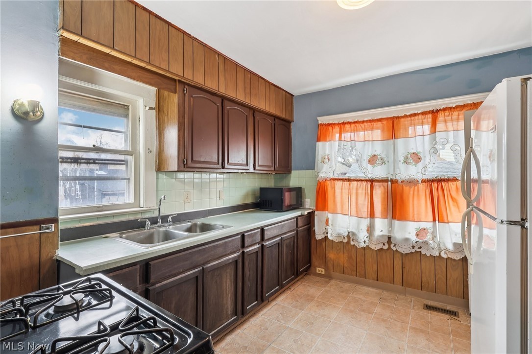 3612 Daisy Avenue Cleveland OH 44109