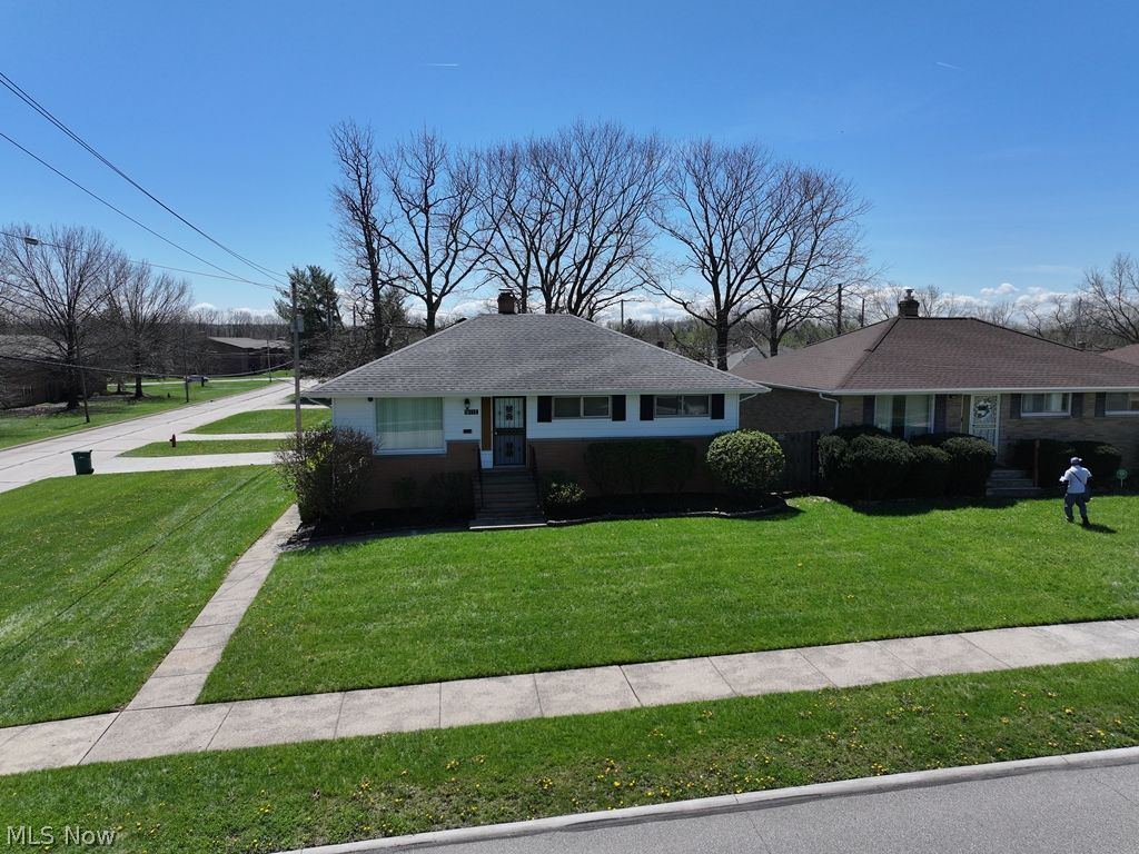 16112 Rowena Avenue Maple Heights OH 44137