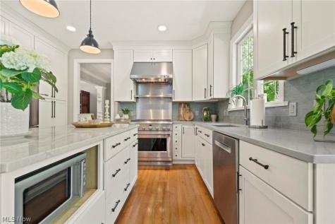 255 Williamsburg Drive Avon Lake OH 44012