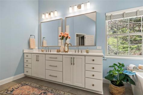 255 Williamsburg Drive Avon Lake OH 44012