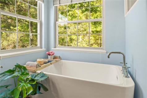 255 Williamsburg Drive Avon Lake OH 44012