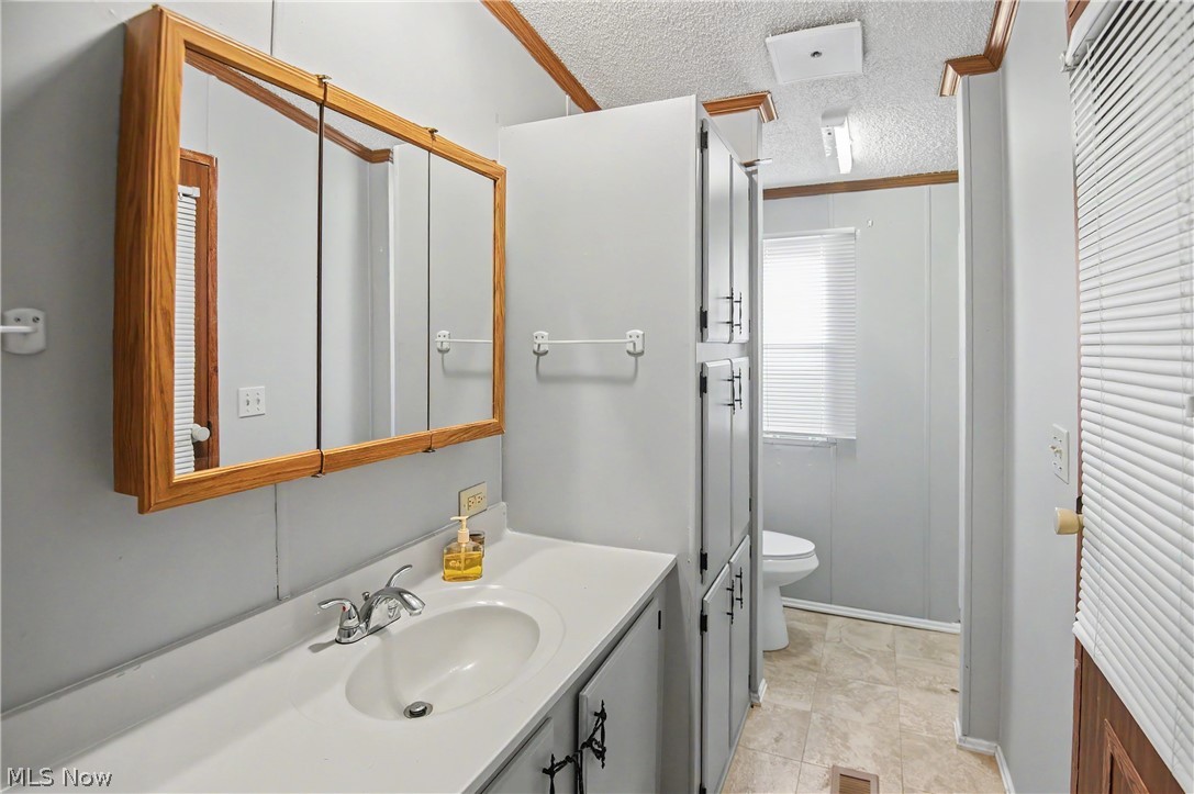 430 Whispering Pines Drive SW Warren OH 44481