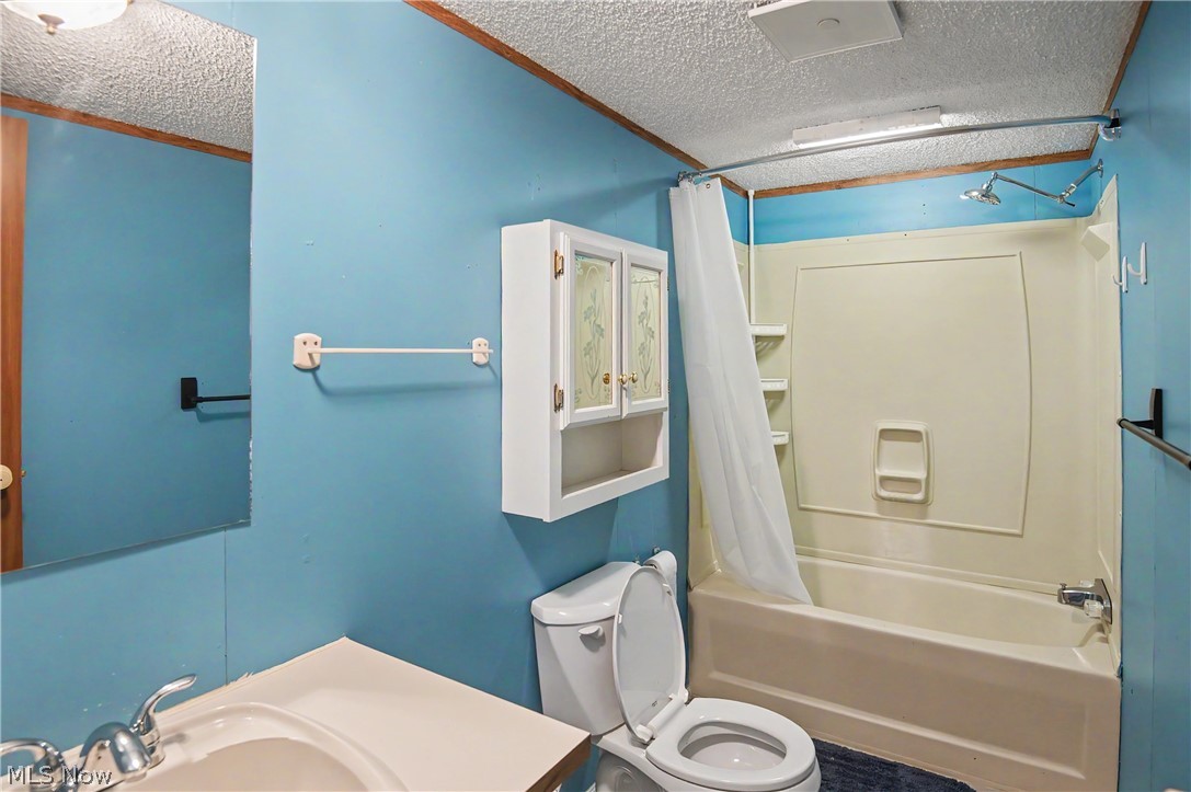 430 Whispering Pines Drive SW Warren OH 44481