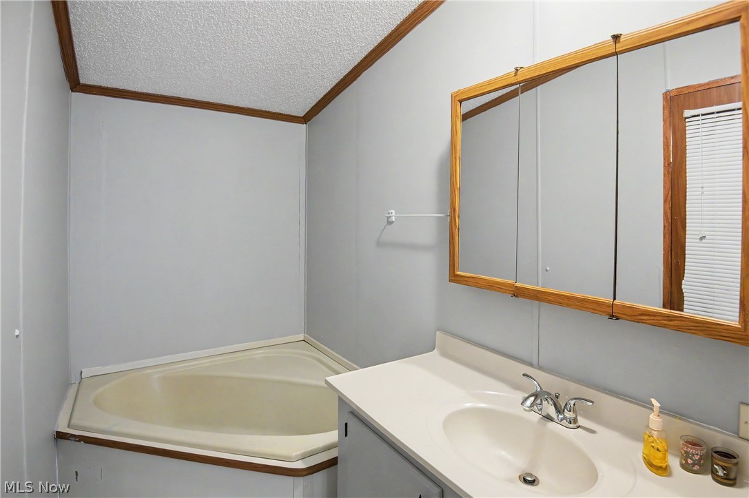 430 Whispering Pines Drive SW Warren OH 44481