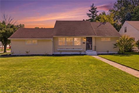315 Greenvale Road South Euclid OH 44121