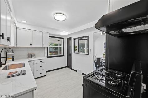 315 Greenvale Road South Euclid OH 44121