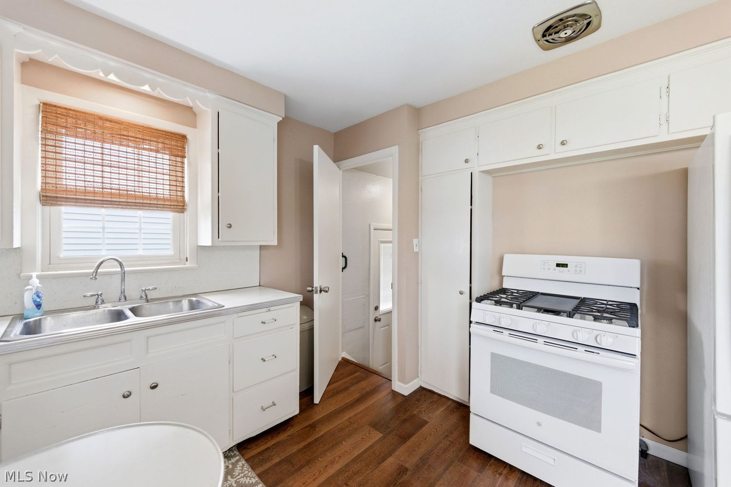 29468 Woodway Drive Wickliffe OH 44092