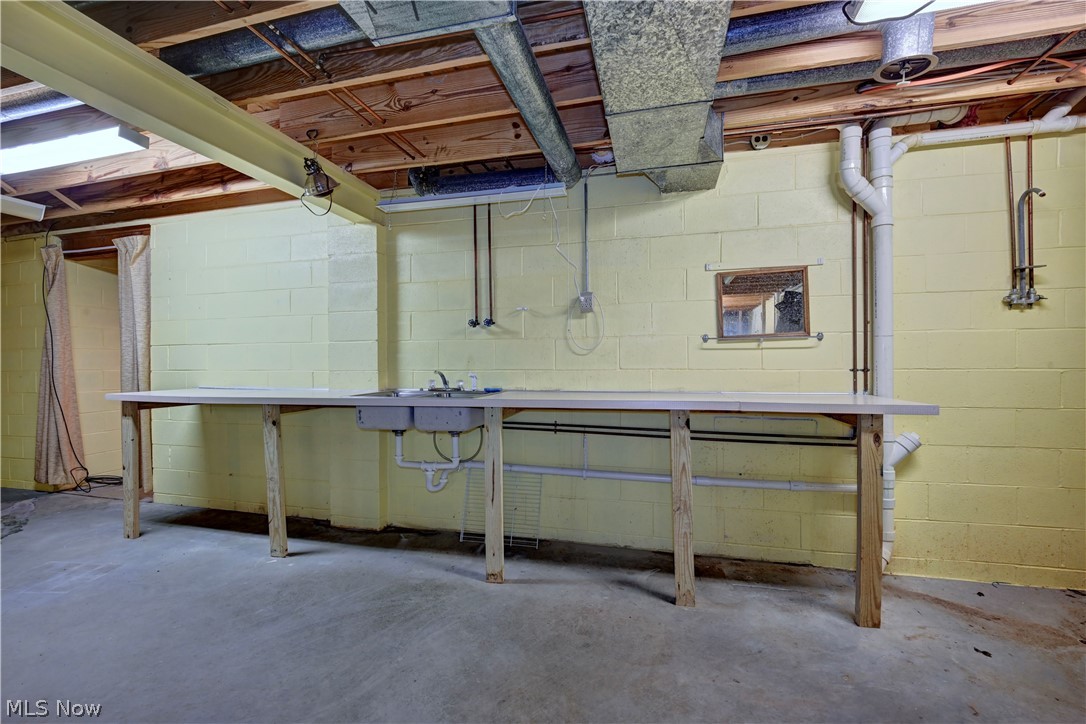 883 Basel Street Sugarcreek OH 44681