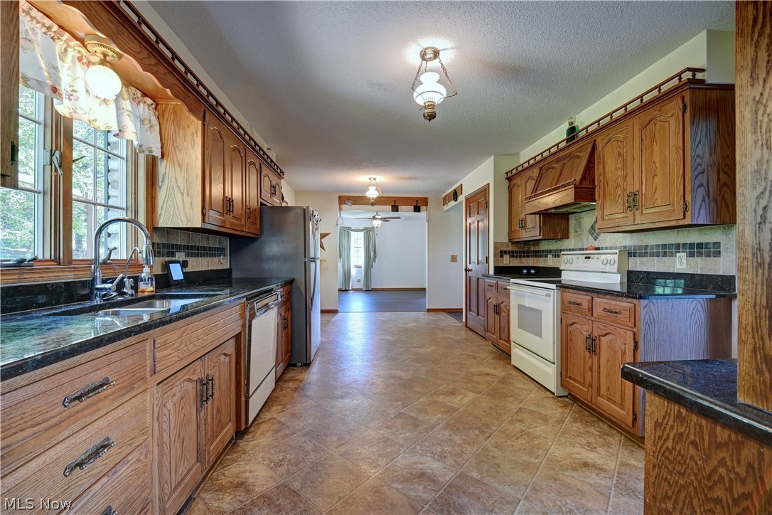 883 Basel Street Sugarcreek OH 44681