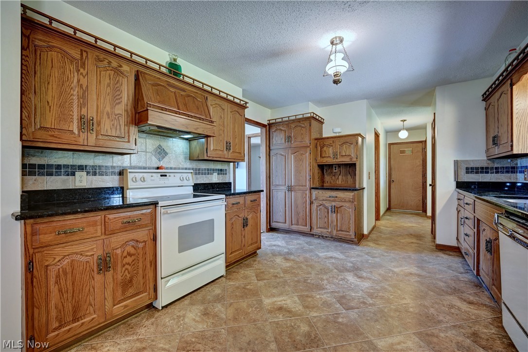 883 Basel Street Sugarcreek OH 44681