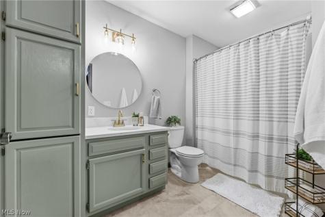 422 N Crown Hill Road Orrville OH 44667