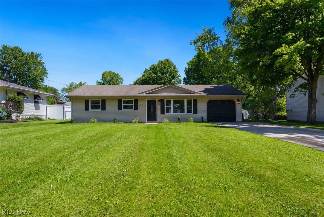 4542 Plumbrook Drive Canfield OH 44406