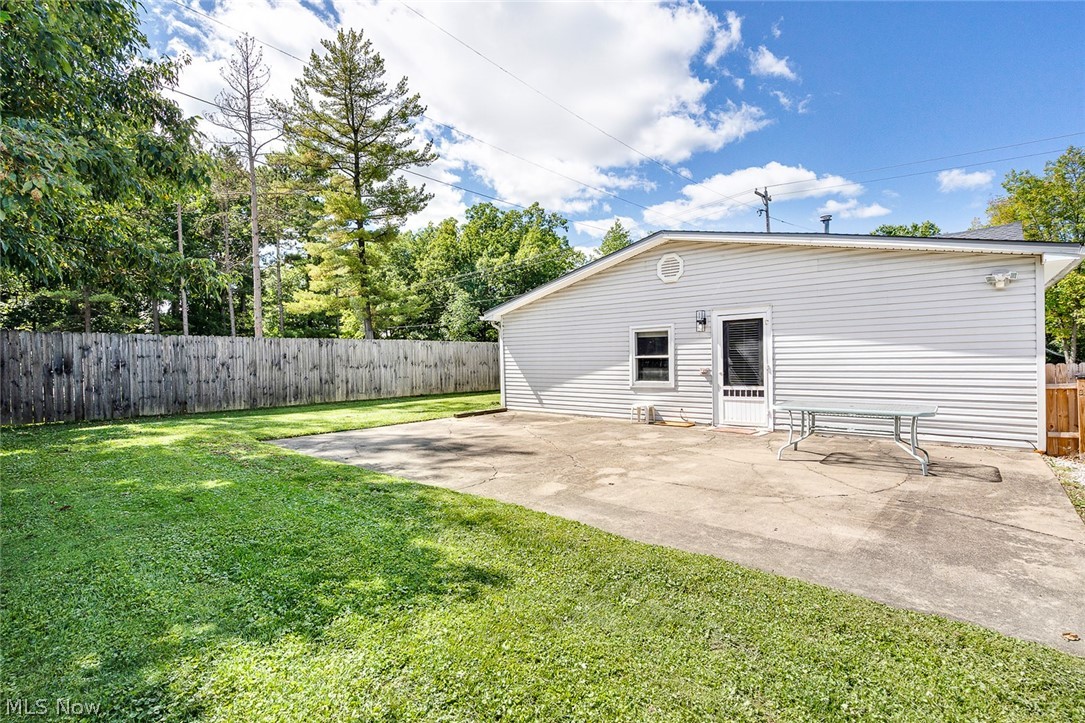 259 NE River Road Lake Milton OH 44429