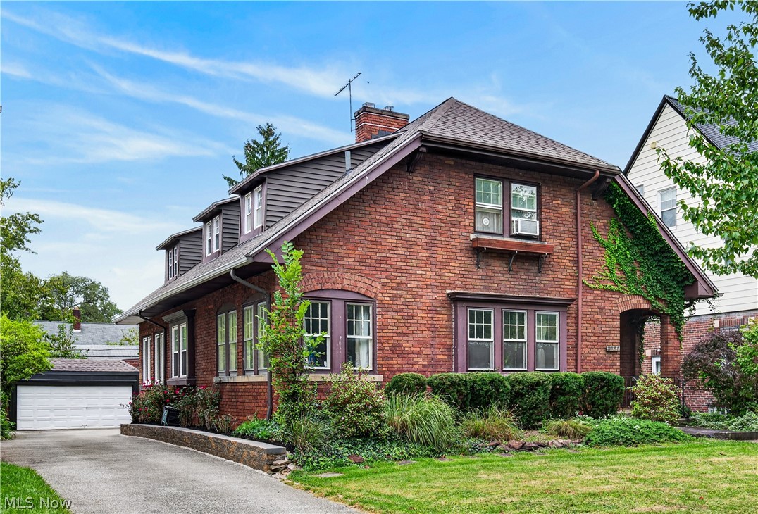 2596 Shaker Road Cleveland Heights OH 44118