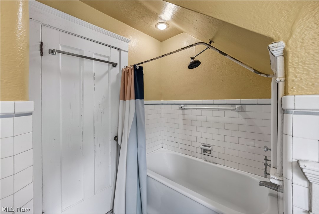 2596 Shaker Road Cleveland Heights OH 44118