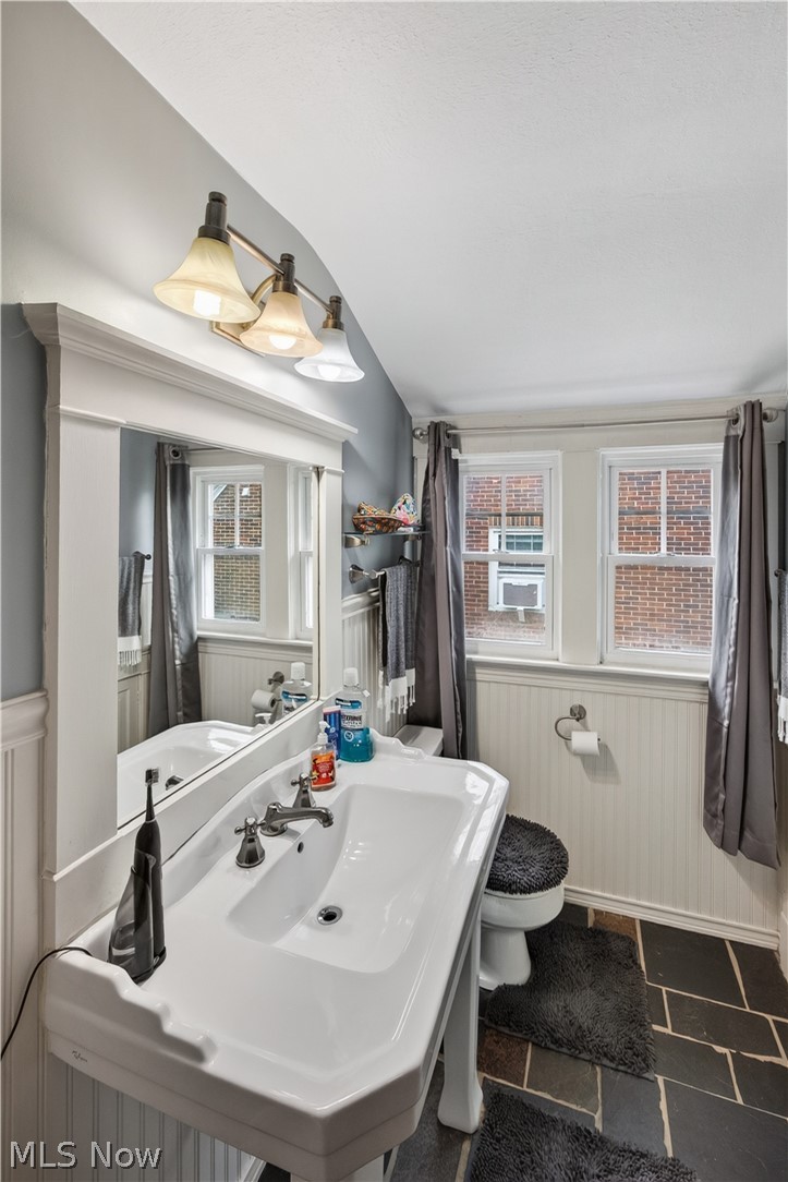 2596 Shaker Road Cleveland Heights OH 44118