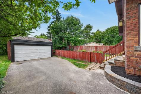 2596 Shaker Road Cleveland Heights OH 44118