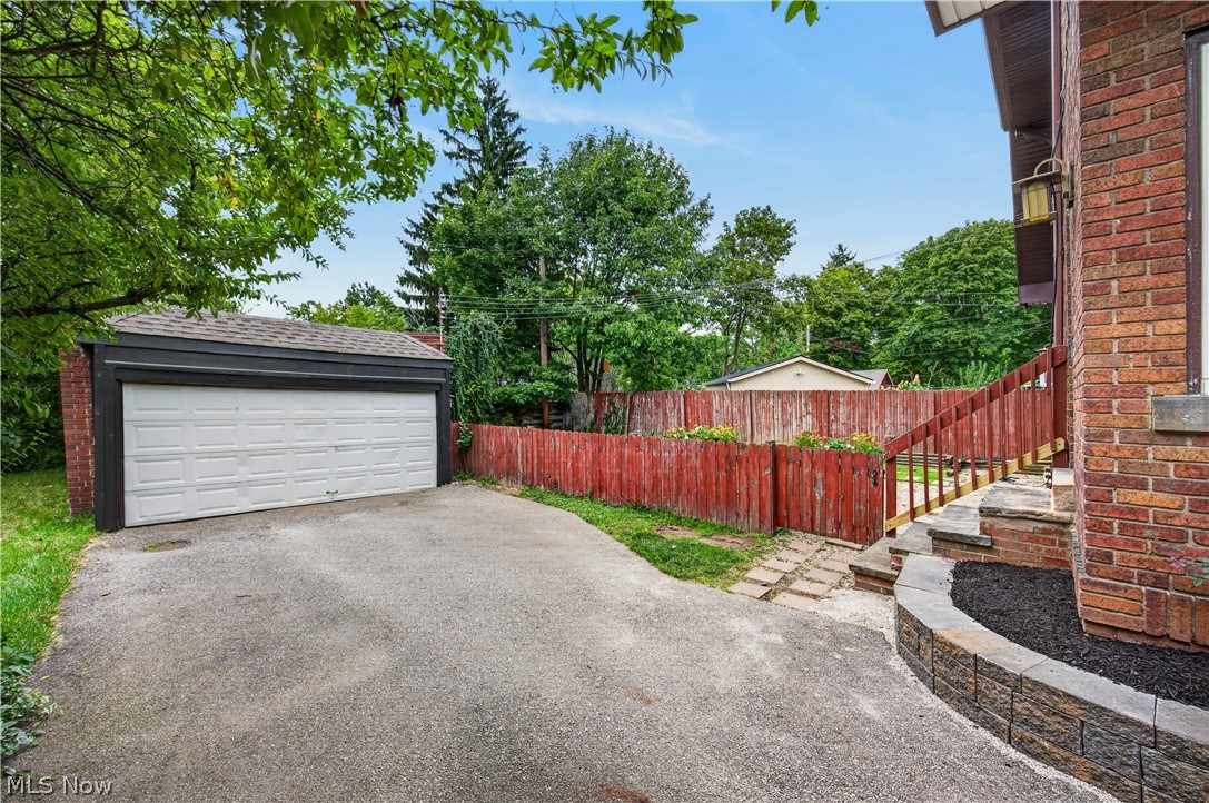 2596 Shaker Road Cleveland Heights OH 44118