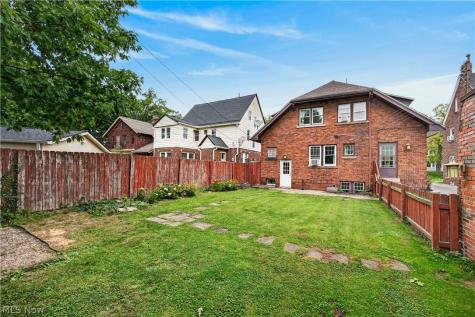 2596 Shaker Road Cleveland Heights OH 44118