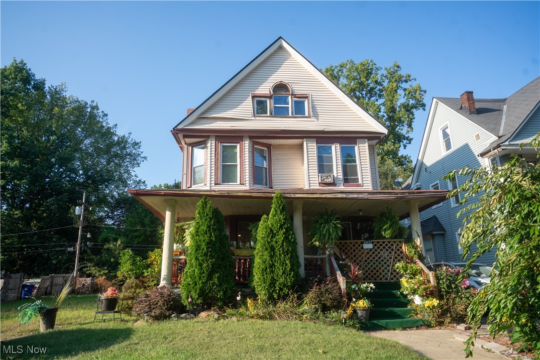 10927 Grantwood Avenue Cleveland OH 44108