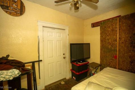 10927 Grantwood Avenue Cleveland OH 44108