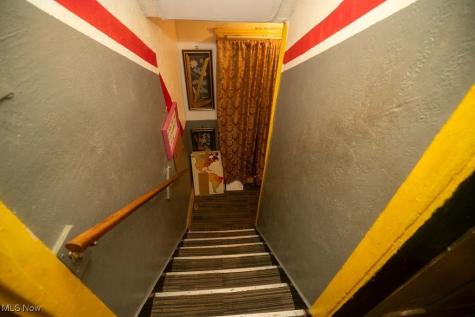 10927 Grantwood Avenue Cleveland OH 44108