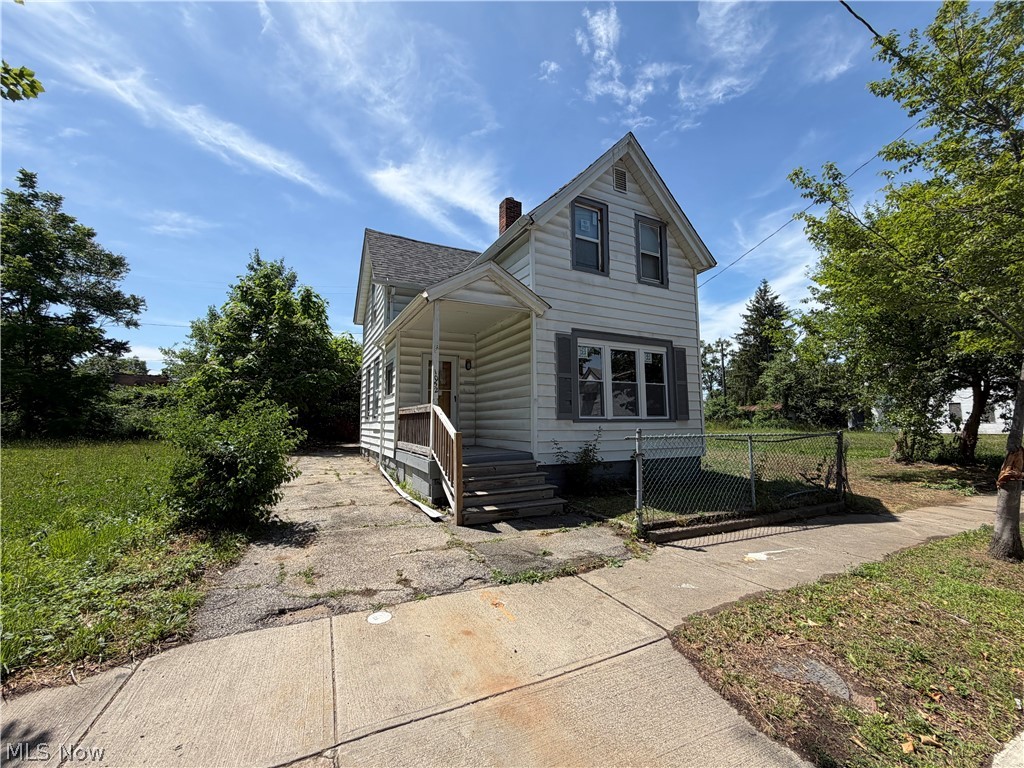 1052 E 72nd Street Cleveland OH 44103