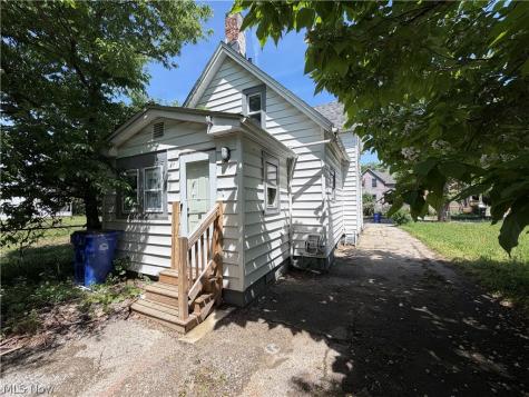 1052 E 72nd Street Cleveland OH 44103