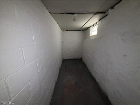 1052 E 72nd Street Cleveland OH 44103