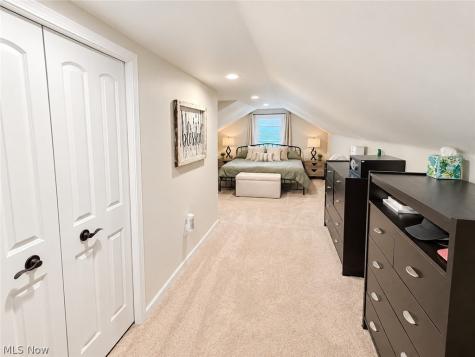 278 Ridgeview Drive Seven Hills OH 44131