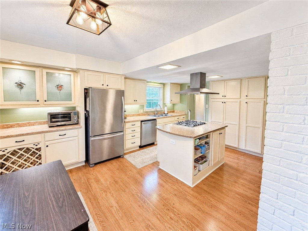 278 Ridgeview Drive Seven Hills OH 44131