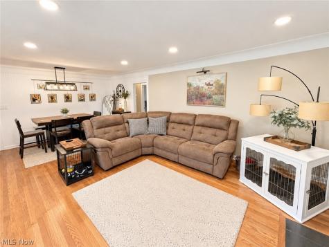 278 Ridgeview Drive Seven Hills OH 44131