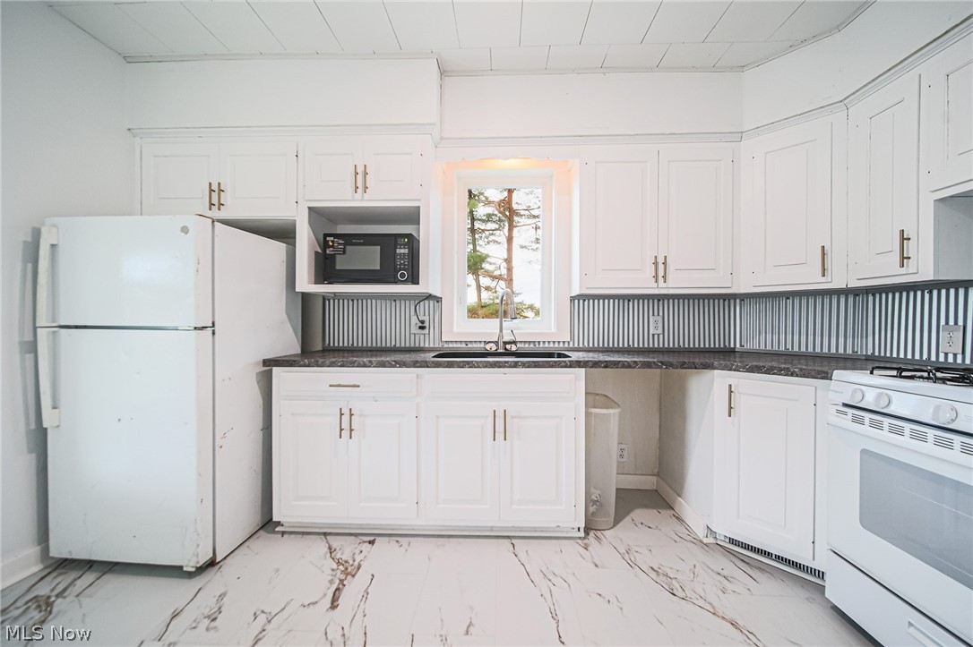 7437 E Lincoln Way Apple Creek OH 44606