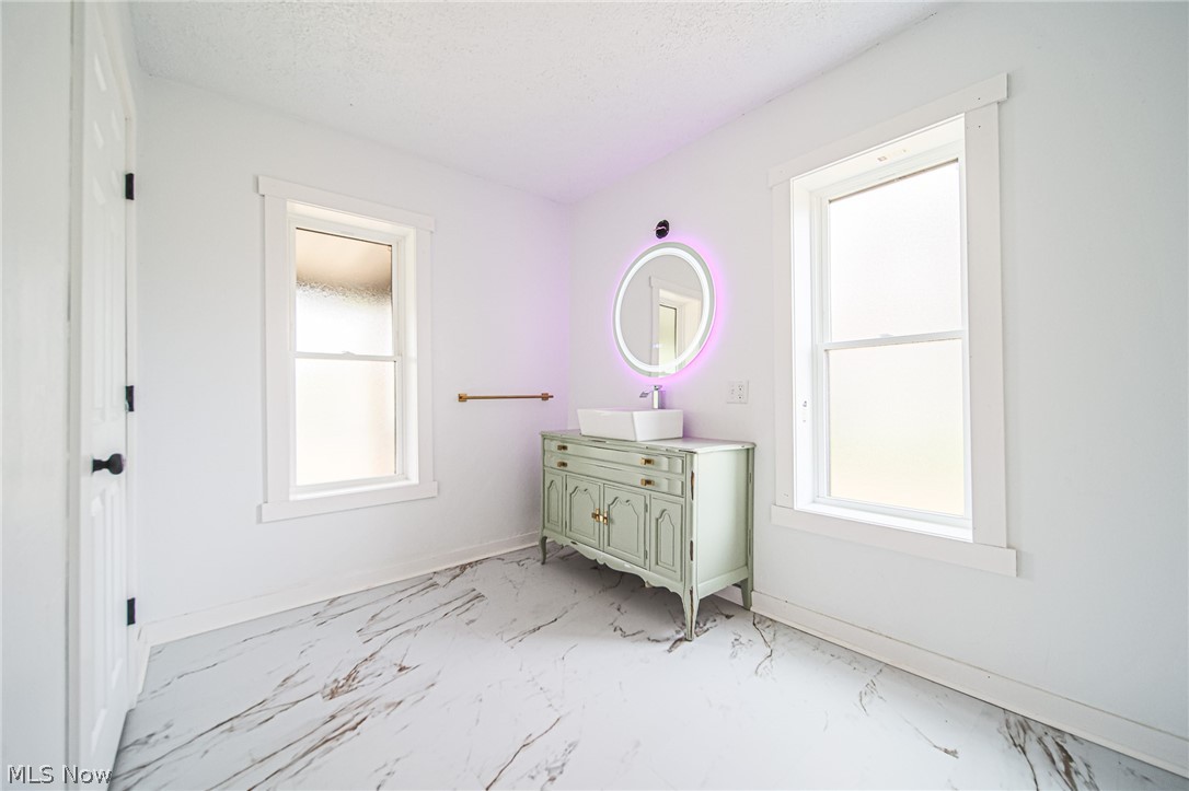 7437 E Lincoln Way Apple Creek OH 44606