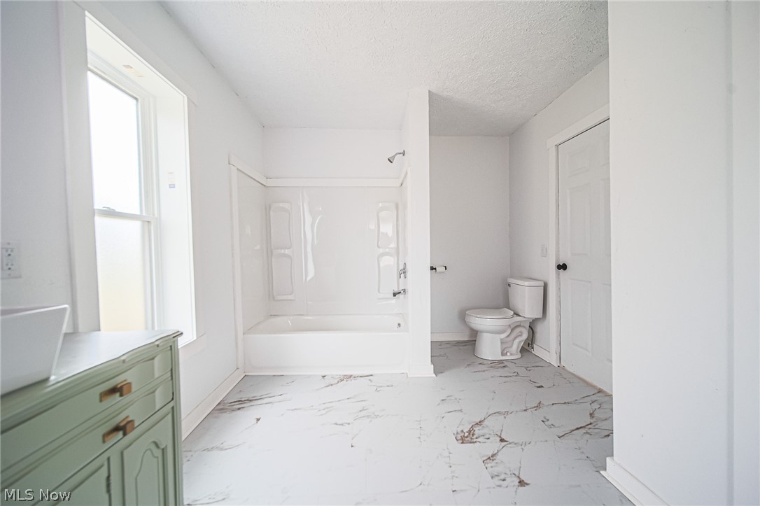7437 E Lincoln Way Apple Creek OH 44606