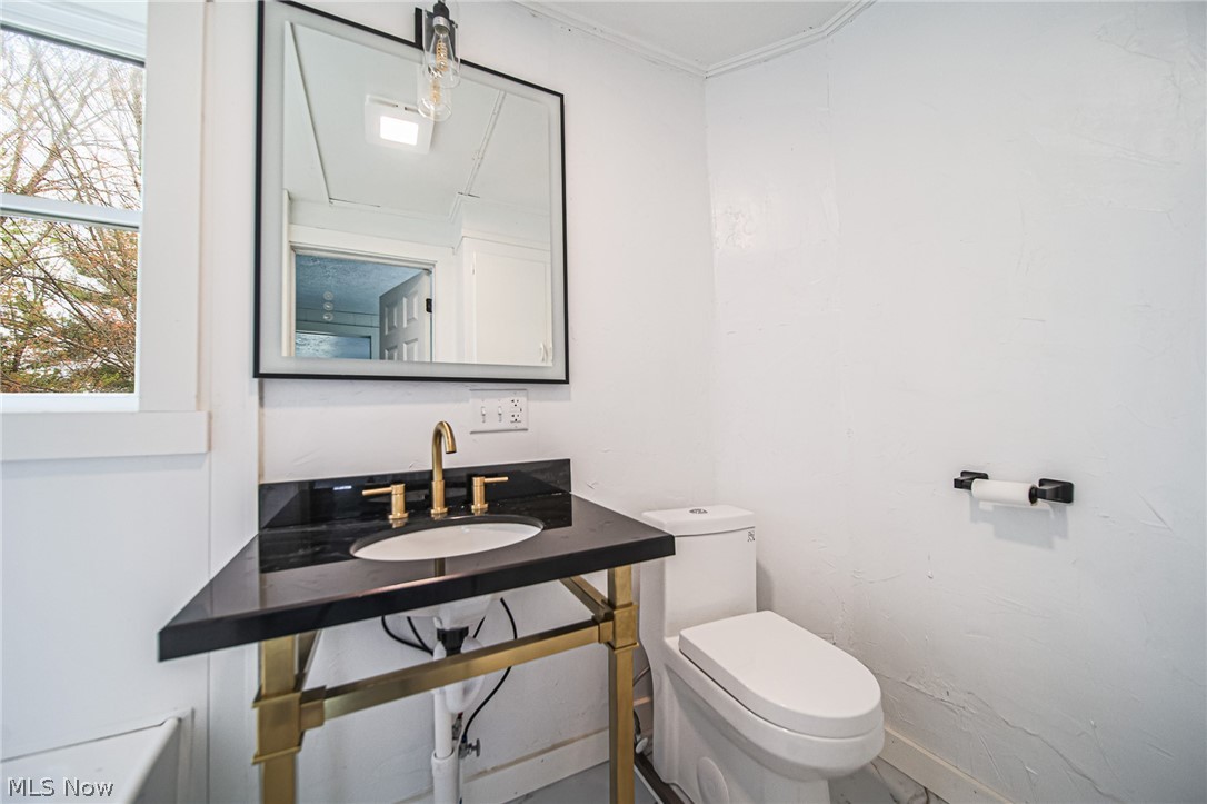 7437 E Lincoln Way Apple Creek OH 44606