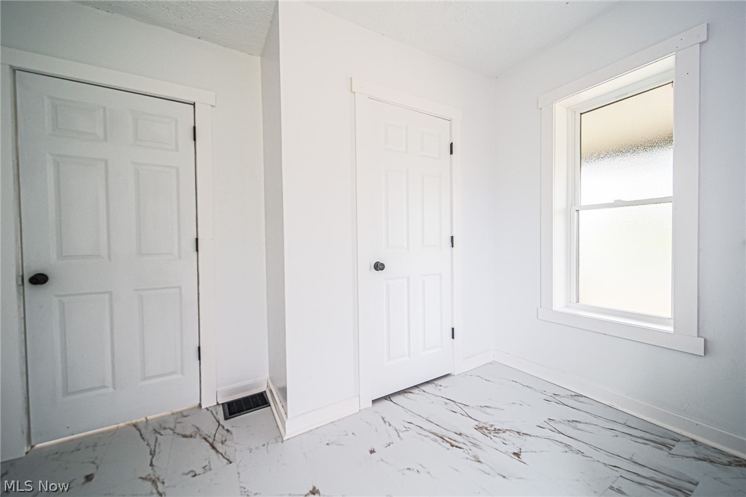 7437 E Lincoln Way Apple Creek OH 44606