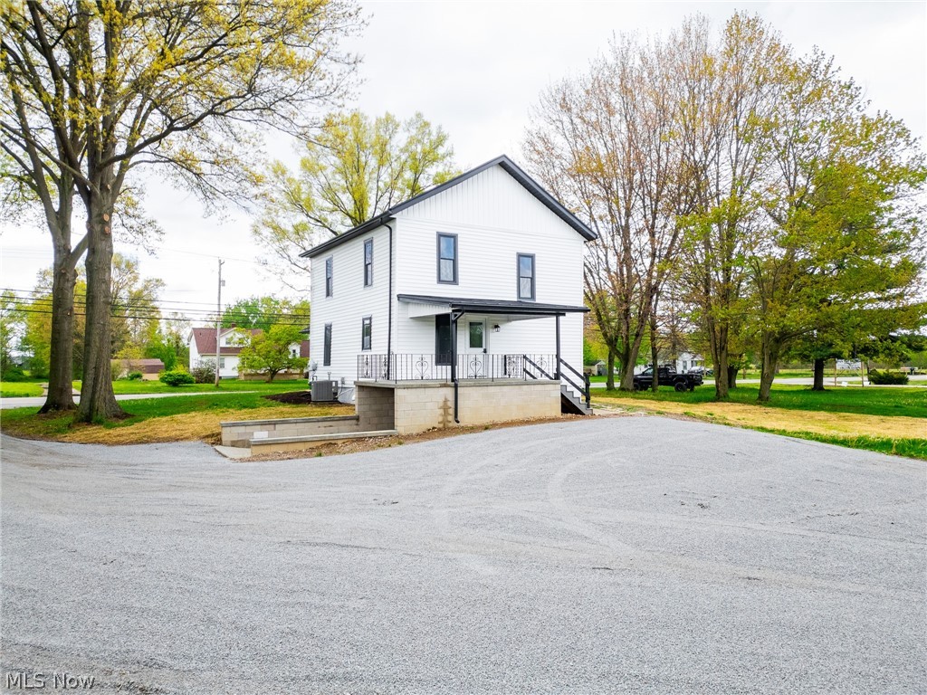 7437 E Lincoln Way Apple Creek OH 44606