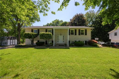 1300 Hyacinth Drive NE North Canton OH 44720