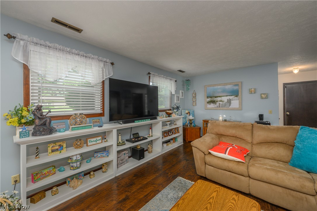 1300 Hyacinth Drive NE North Canton OH 44720