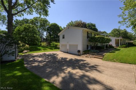 1300 Hyacinth Drive NE North Canton OH 44720