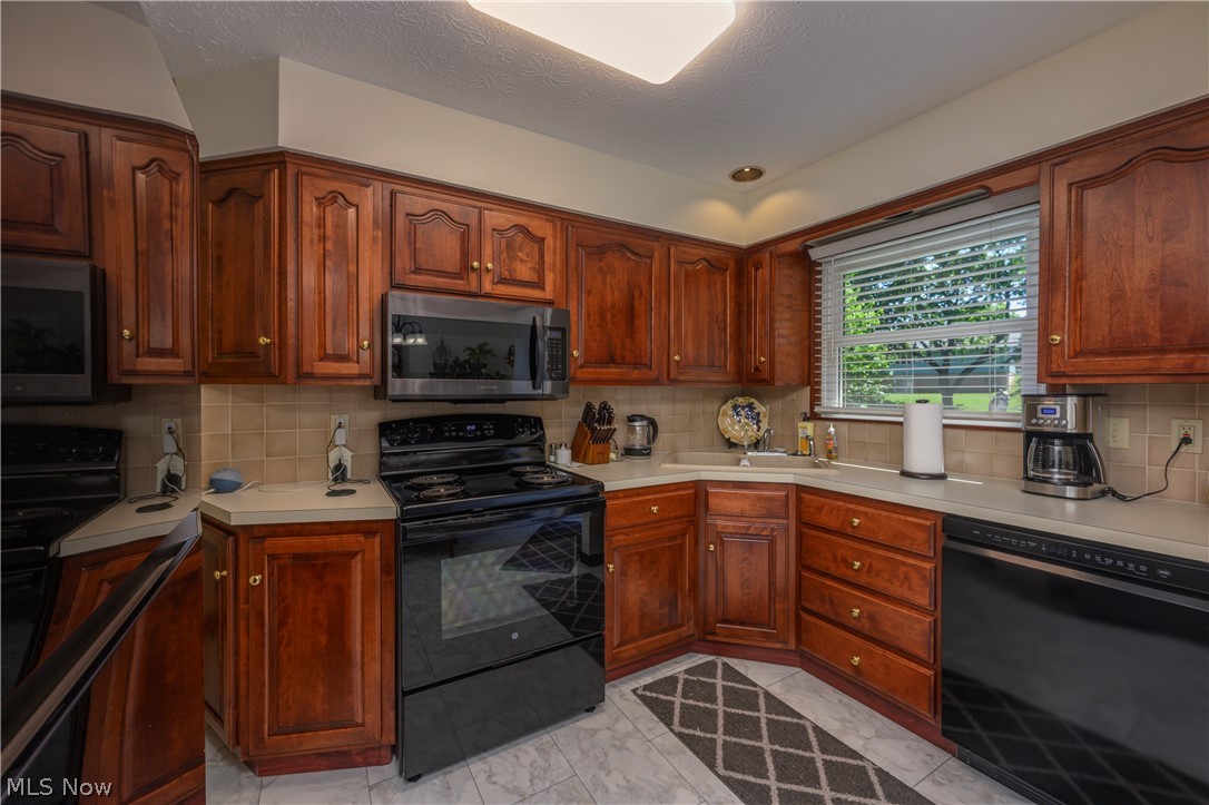 1300 Hyacinth Drive NE North Canton OH 44720