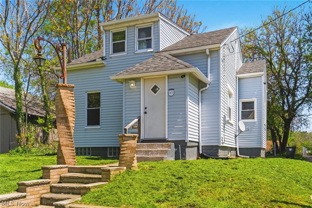 1646 Royal Avenue NE Canton OH 44705