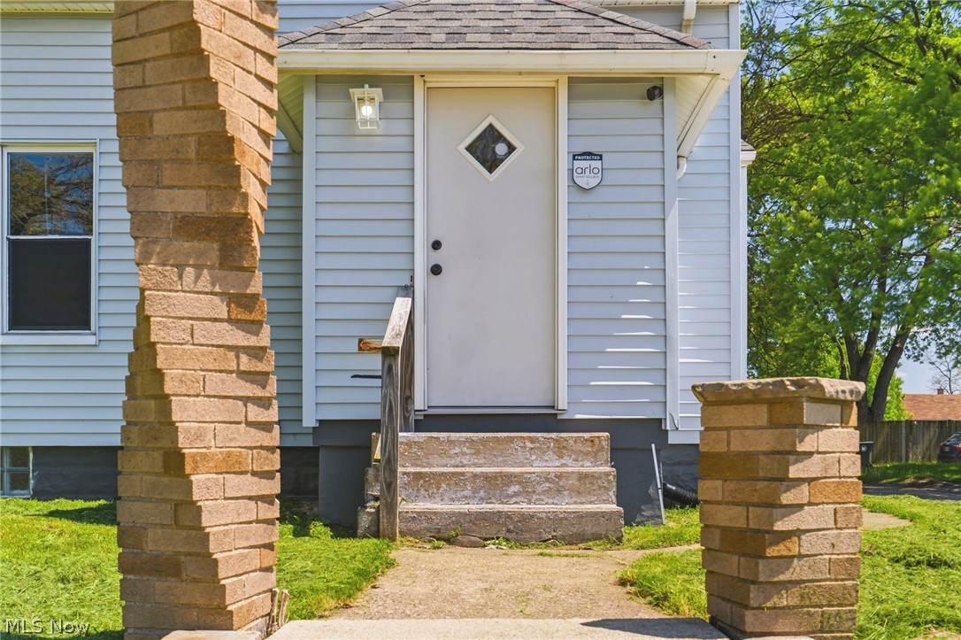 1646 Royal Avenue NE Canton OH 44705